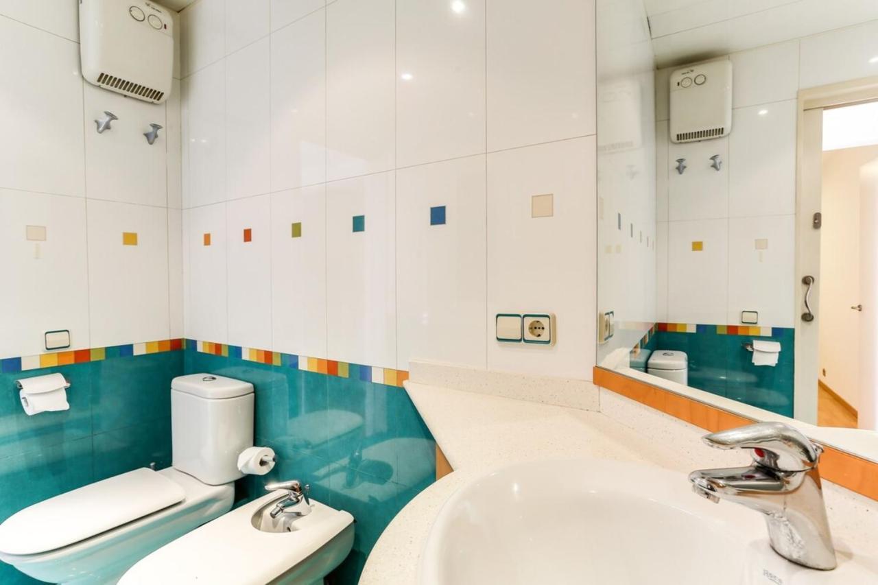 Luminous 2 Bedroom Next To Sagrada Familia Apartment